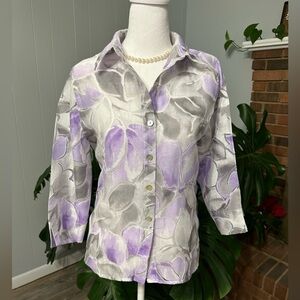 #7) Alfred Dunner( petite) gorgeous purple floral button shirt new condition.